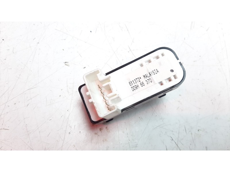 Recambio de mando elevalunas trasero derecho para mazda 2 lim. () 1.5 16v cat referencia OEM IAM D09H66370  