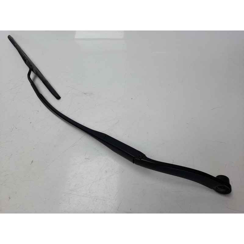 Recambio de brazo limpia delantero derecho para kia sportage drive 2wd referencia OEM IAM 98321D9000  