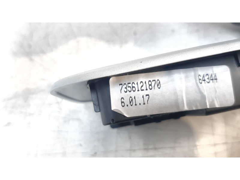 Recambio de luz interior para jeep renegade 1.6 m-jet cat referencia OEM IAM 7356121870  