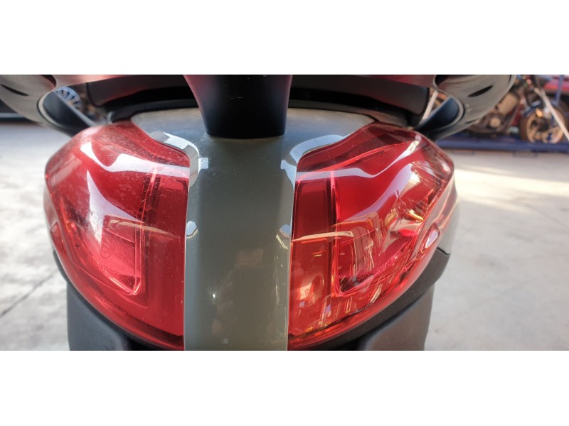 Recambio de moldura para piaggio (vespa) piaggio medley 125 medley 125ie iget referencia OEM IAM 1B001704  