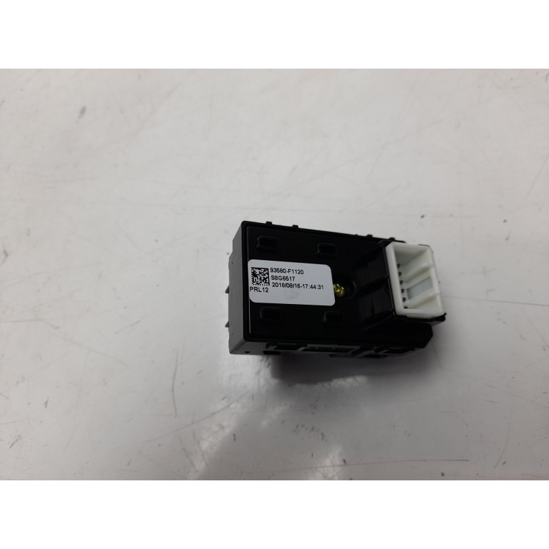 Recambio de mando elevalunas trasero izquierdo para kia sportage drive 2wd referencia OEM IAM 93580F1120  