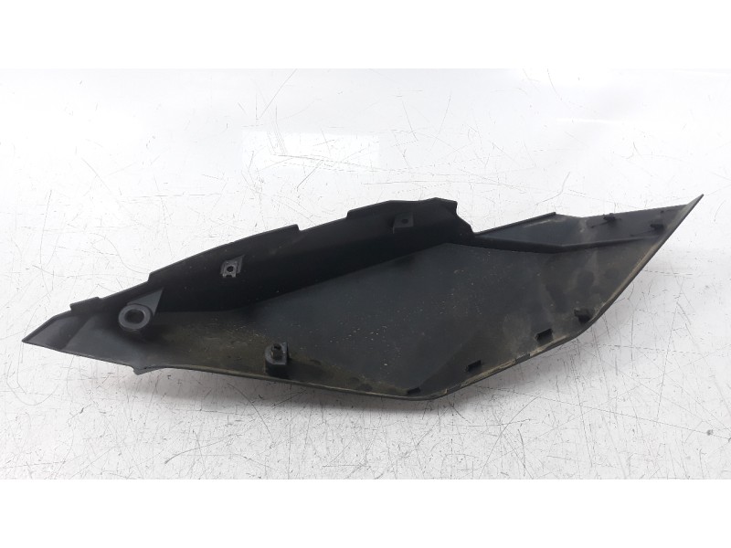 Recambio de moldura para honda x-adv referencia OEM IAM 77211MKTD000  