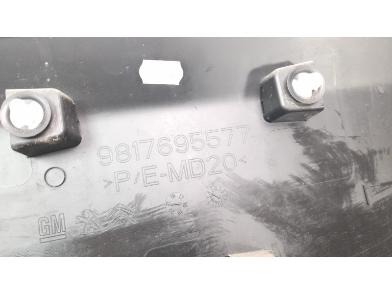 Recambio de moldura para citroen berlingo furgón driver m referencia OEM IAM 9817695577  