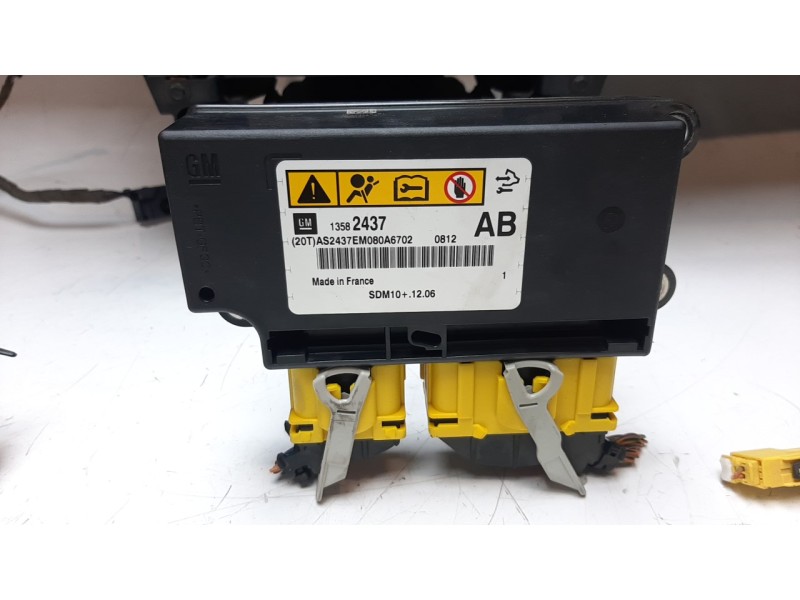 Recambio de kit airbag para opel astra j lim. 1.7 16v cdti referencia OEM IAM 39021702  