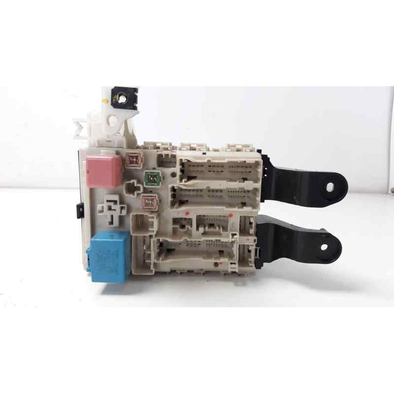 Recambio de caja reles / fusibles para toyota avensis (t27) 2.0 d-4d cat referencia OEM IAM 8273005170  