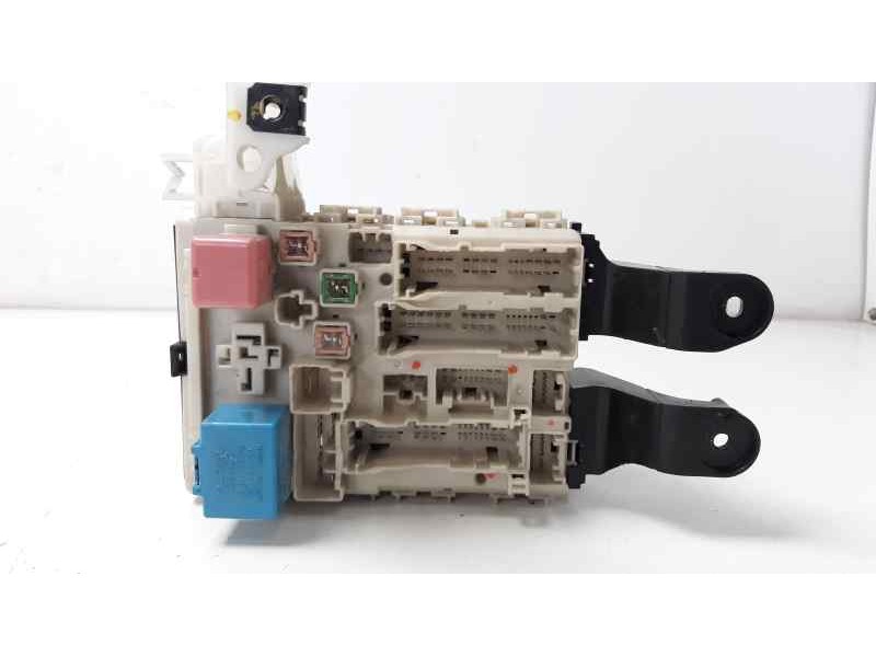 Recambio de caja reles / fusibles para toyota avensis (t27) 2.0 d-4d cat referencia OEM IAM 8273005170  