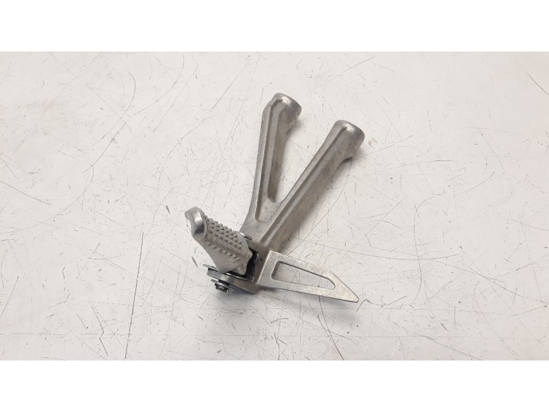 Recambio de estribo para honda cb 650r referencia OEM IAM 50760MKND50  