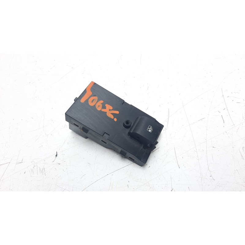 Recambio de mando elevalunas delantero derecho para opel astra j lim. 1.7 16v cdti referencia OEM IAM 13301886  