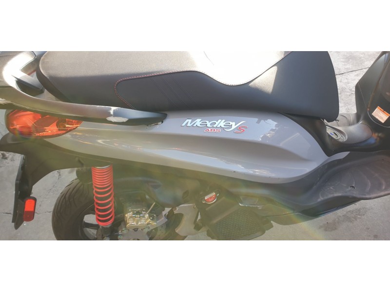 Recambio de moldura para piaggio (vespa) piaggio medley 125 medley 125ie iget referencia OEM IAM 1B001862  