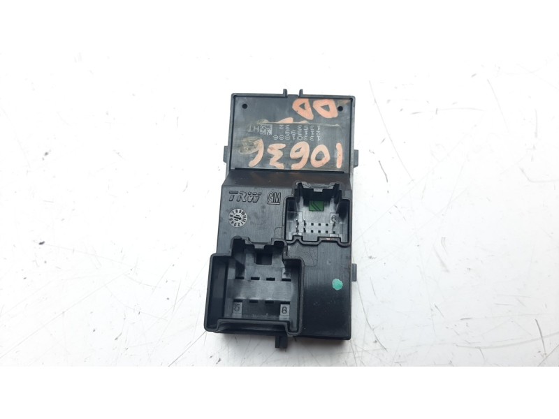 Recambio de mando elevalunas delantero derecho para opel astra j lim. 1.7 16v cdti referencia OEM IAM 13301886  