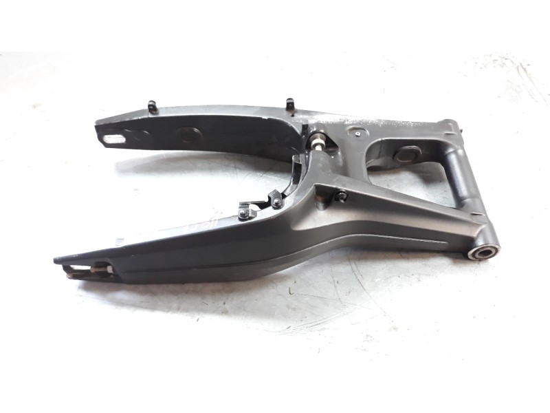 Recambio de puente trasero para honda cb 650r referencia OEM IAM 52200MKND50  