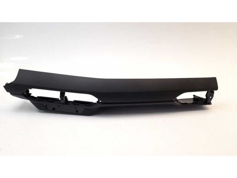 Recambio de moldura para dacia sandero 0.9 tce cat referencia OEM IAM 683102674R  