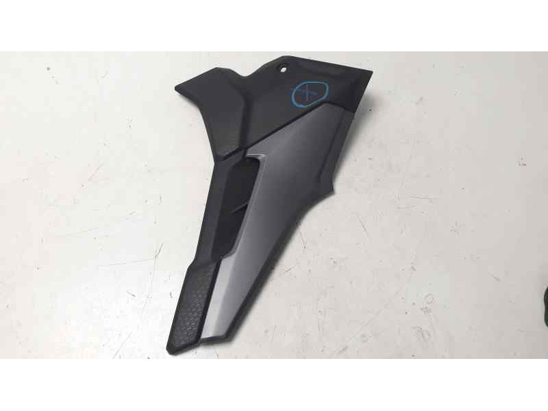 Recambio de moldura para honda cb 500x cb 500x referencia OEM IAM 83521MKPJ800  
