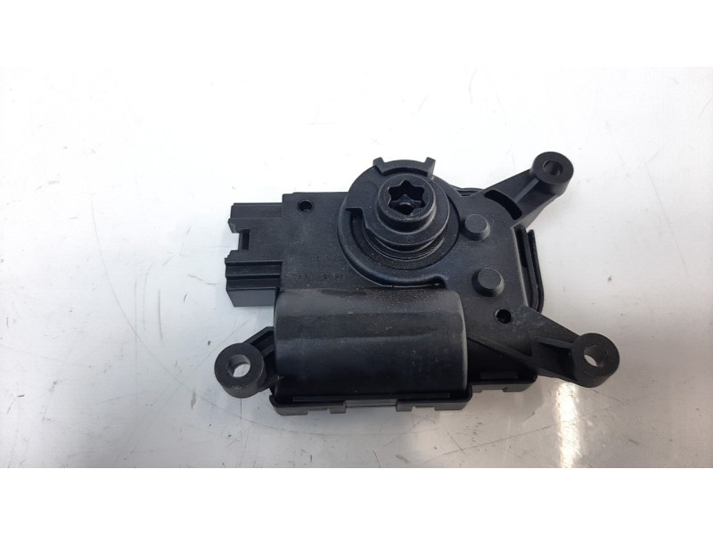 Recambio de motor apertura para mg hs comfort referencia OEM IAM LK728001  