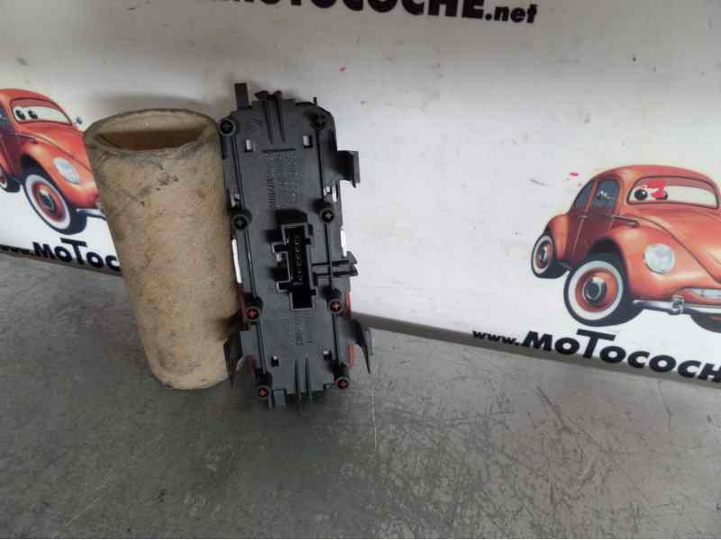 Recambio de warning para renault scenic ii confort expression referencia OEM IAM 8200095493  