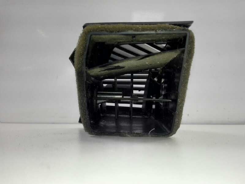 Recambio de rejilla aireadora para bmw serie 1 berlina (e81/e87) 120d referencia OEM IAM 7059188  