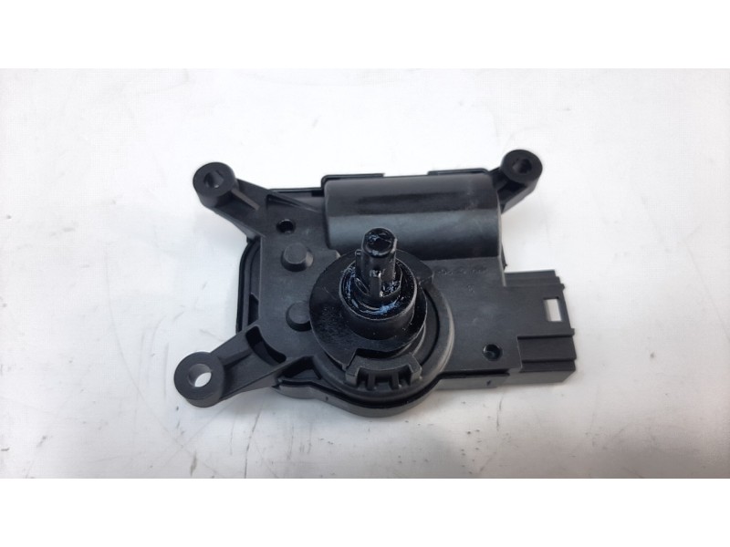 Recambio de motor apertura para mg hs comfort referencia OEM IAM LK727001  
