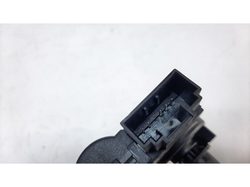 Recambio de motor apertura para mg hs comfort referencia OEM IAM LK727001  