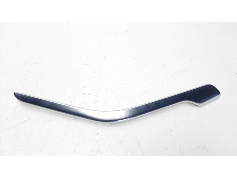 Recambio de moldura para mercedes-benz clase a (w176) 2.1 cdi cat referencia OEM IAM A1767301122  