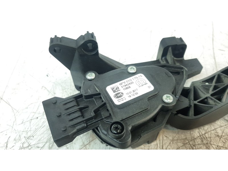 Recambio de potenciometro pedal para jeep renegade 1.6 m-jet cat referencia OEM IAM 51942423 6PV01017515 
