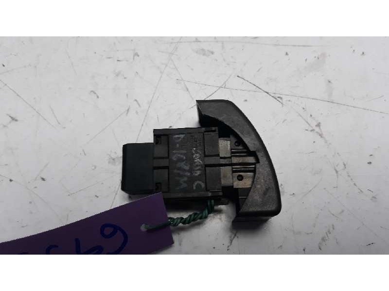 Recambio de warning para opel corsa c club referencia OEM IAM 13539900 9164141344201A 