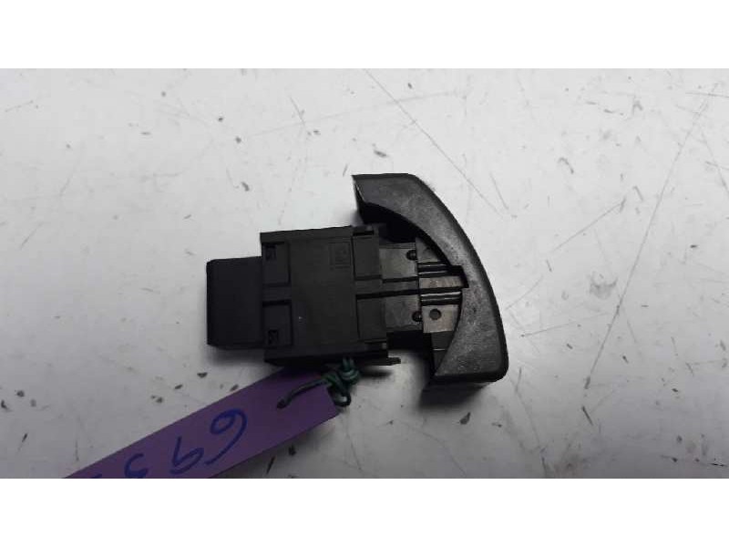 Recambio de warning para opel corsa c club referencia OEM IAM 13539900 9164141344201A 