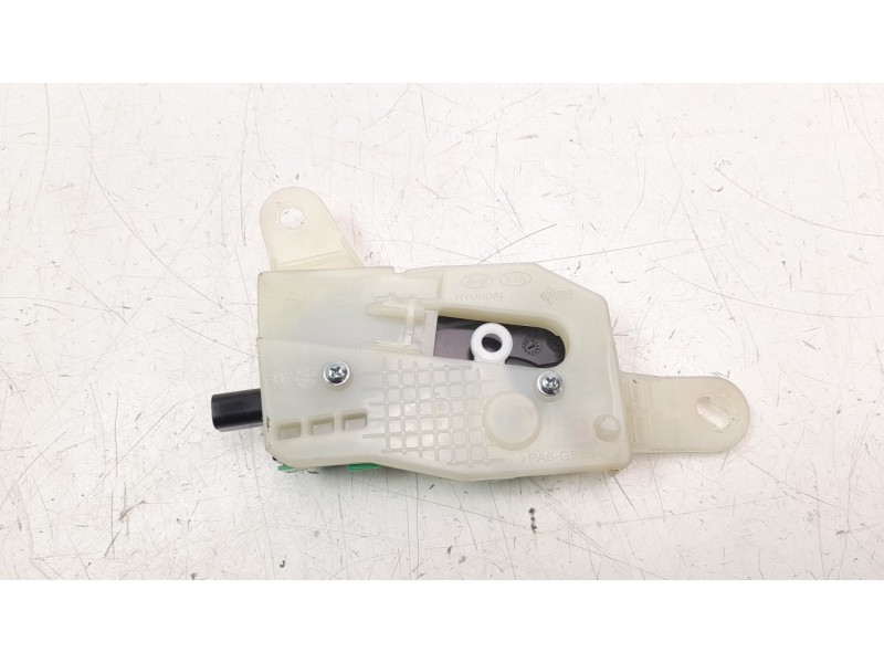 Recambio de tapa exterior combustible para kia xceed 1.0 tgdi cat referencia OEM IAM 81550G3000  