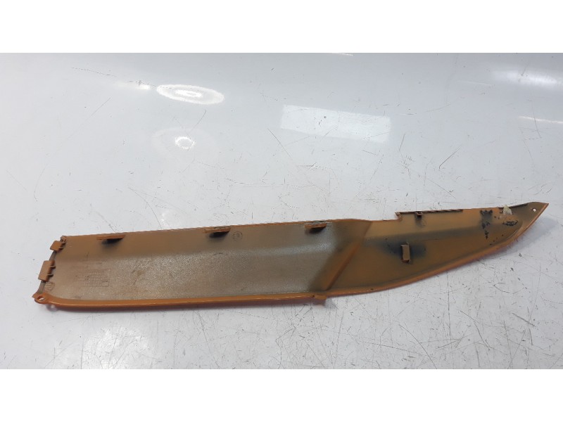 Recambio de moldura para lambretta v200 special flex special flex referencia OEM IAM 83520XK10000  