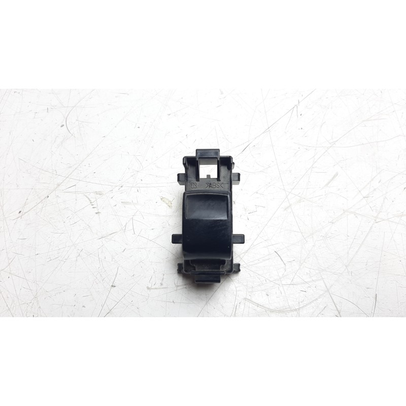 Recambio de mando elevalunas trasero derecho para toyota rav 4 2.0 d-4d cat referencia OEM IAM 8481052030 IAF810068HQ EWSTY005