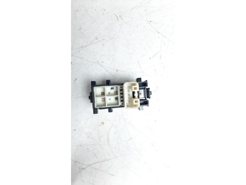 Recambio de mando elevalunas trasero derecho para toyota rav 4 2.0 d-4d cat referencia OEM IAM 8481052030 IAF810068HQ EWSTY005