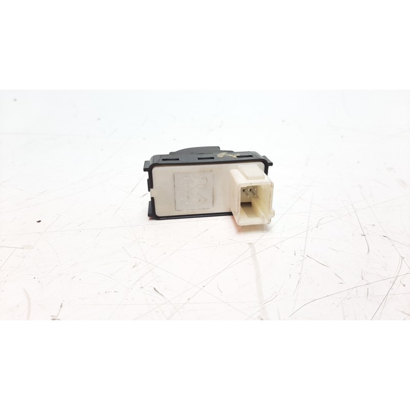 Recambio de mando elevalunas delantero izquierdo para citroen berlingo station wagon 1.6 blue-hdi fap referencia OEM IAM 6490E2 