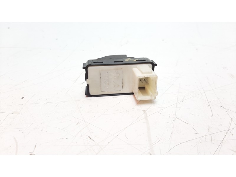 Recambio de mando elevalunas delantero izquierdo para citroen berlingo station wagon 1.6 blue-hdi fap referencia OEM IAM 6490E2 