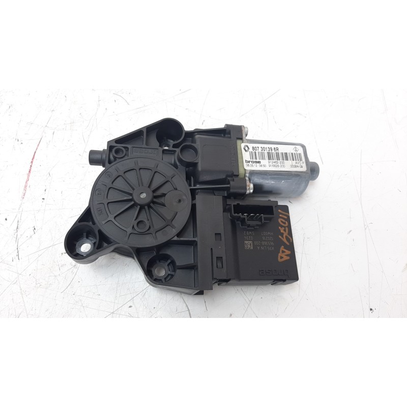 Recambio de motor elevalunas delantero derecho para renault megane iii berlina 5 p 1.5 dci diesel fap referencia OEM IAM 8073139