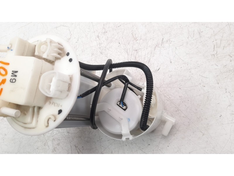 Recambio de bomba combustible para toyota rav 4 referencia OEM IAM 2322036011  