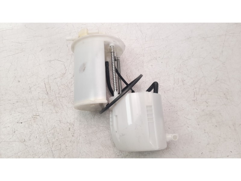 Recambio de bomba combustible para toyota rav 4 referencia OEM IAM 2322036011  