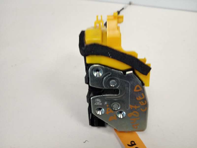 Recambio de cerradura puerta delantera derecha para kia cee´d drive referencia OEM IAM 81320A2300  