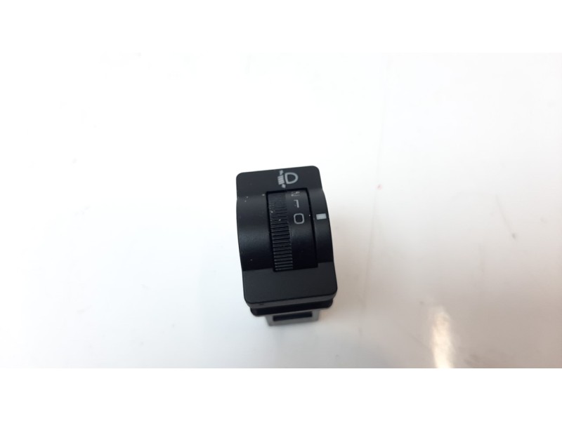 Recambio de interruptor para mahindra kuv 100 2wd nxt referencia OEM IAM 1705AAA01151N  