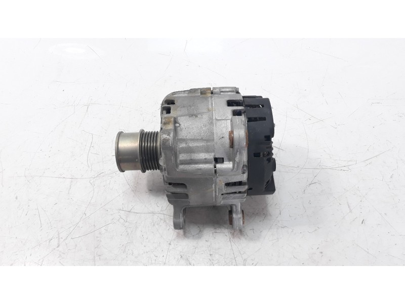Recambio de alternador para volkswagen t-roc 1.5 16v tsi act referencia OEM IAM 04E903015P ALF501551HQ 