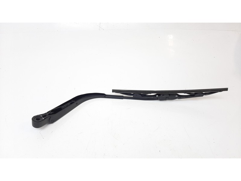 Recambio de brazo limpia trasero para mahindra kuv 100 2wd nxt referencia OEM IAM RRS106  