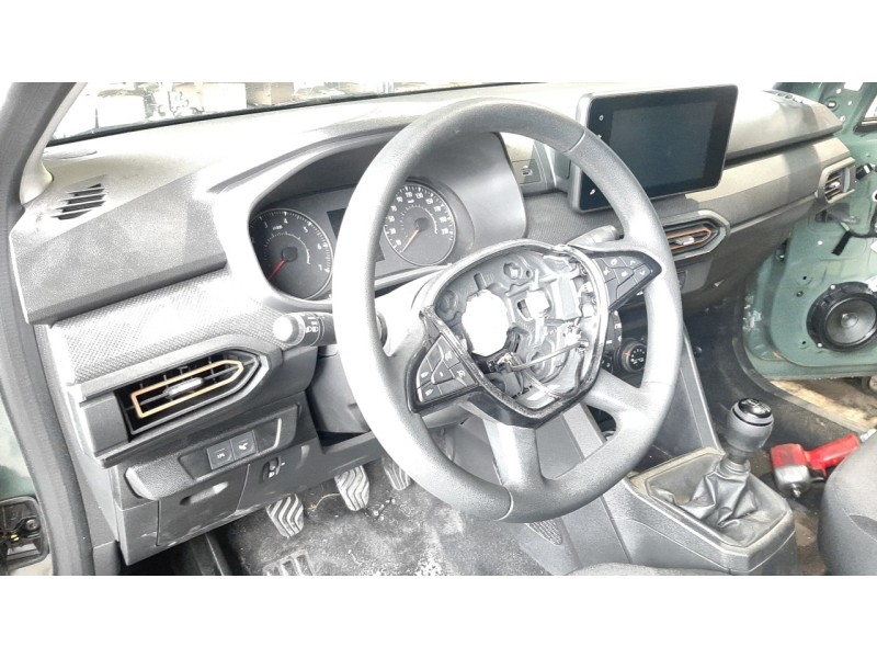 Recambio de volante para dacia sandero iii stepway expression referencia OEM IAM 484007754R  