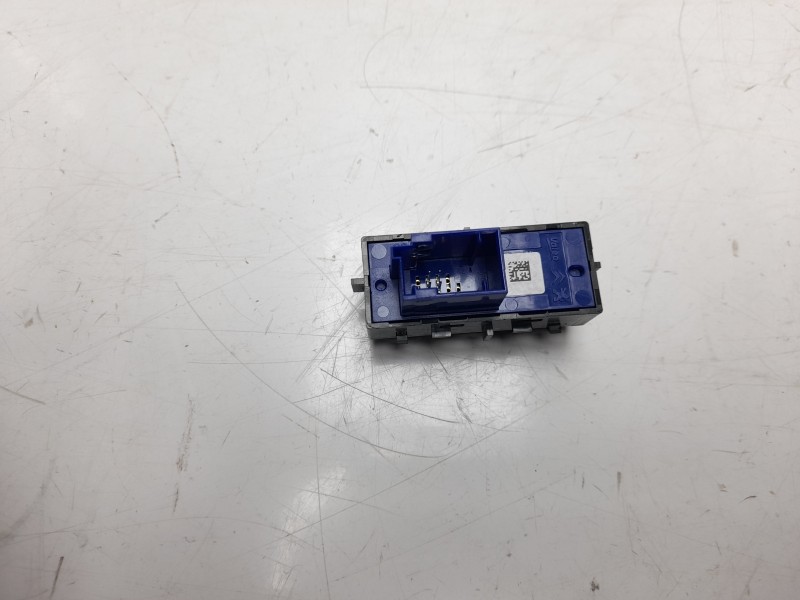 Recambio de interruptor para peugeot 208 style referencia OEM IAM 96750117ZD  