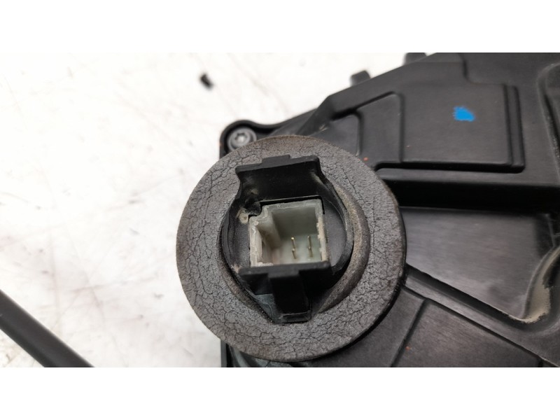 Recambio de cerradura puerta delantera derecha para renault express advance referencia OEM IAM 805022699R  