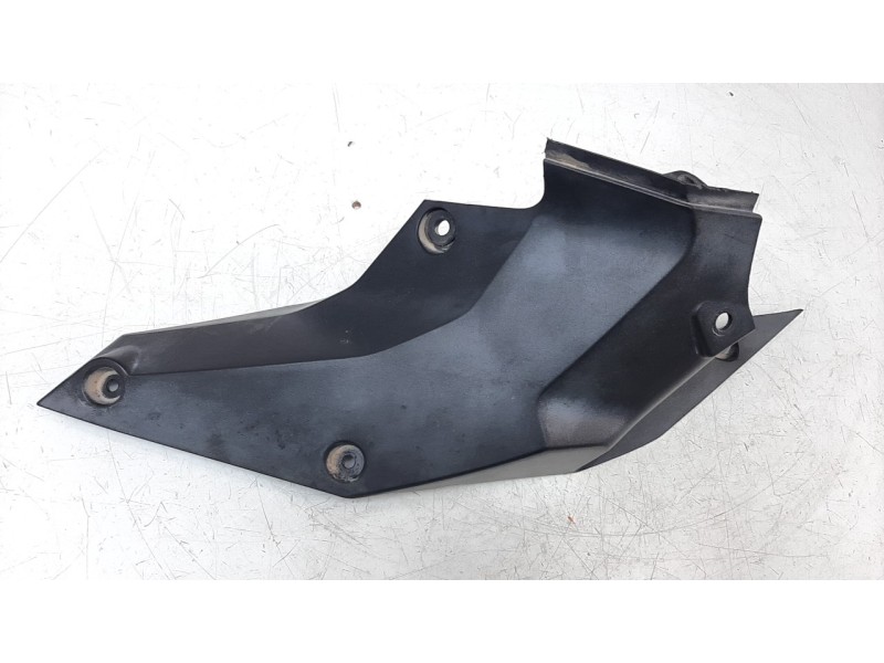 Recambio de moldura para ktm 390 duke 390 duke referencia OEM IAM 93008056000  