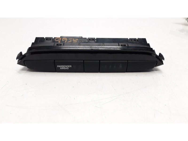 Recambio de pantalla multifuncion para hyundai i20 1.2 16v cat referencia OEM IAM 93700C8030  