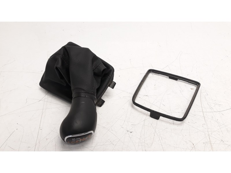 Recambio de pomo palanca cambio para skoda fabia 1.0 tsi referencia OEM IAM 6V0711113BMDYT  