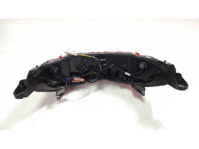 Recambio de piloto trasero central para yamaha nmax nmax 125 referencia OEM IAM B6HH471000  