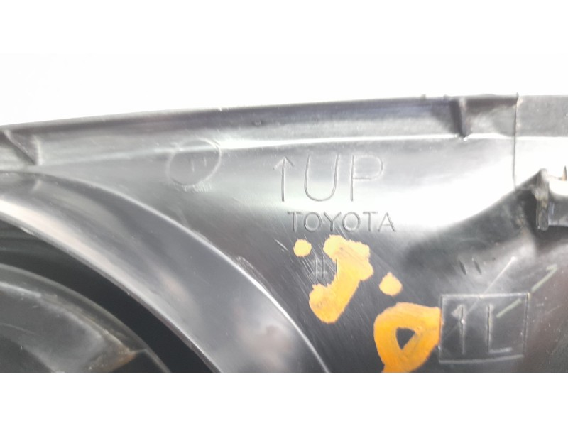 Recambio de rejilla paragolpes izquierda para toyota hilux vii 2.4 d referencia OEM IAM 521280K170 108909320 