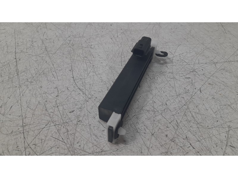 Recambio de antena para dacia duster ii anniversary referencia OEM IAM 285908268R  