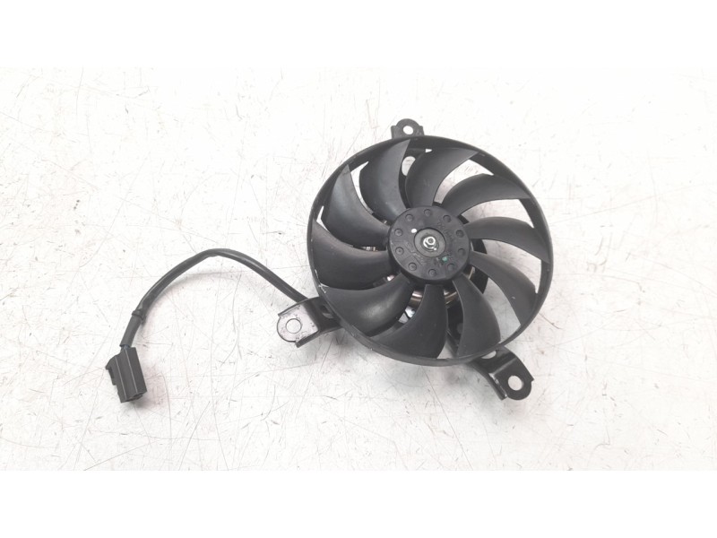 Recambio de electroventilador para yamaha tricity 300 referencia OEM IAM B74E240A0100  