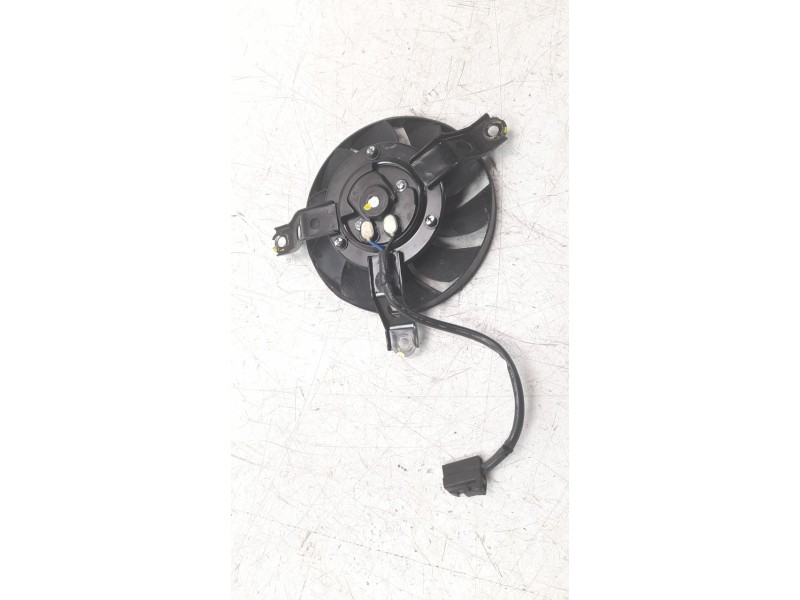 Recambio de electroventilador para yamaha tricity 300 referencia OEM IAM B74E240A0100  